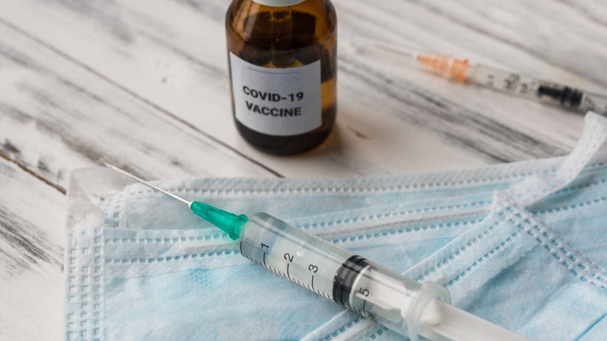 Dezinfoservis: Dánsko nemůže vymáhat očkování proti covid-19, vakcína neexistuje